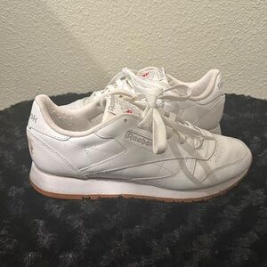 Women’s Classic White Leather Reeboks Size 10.5, EUC